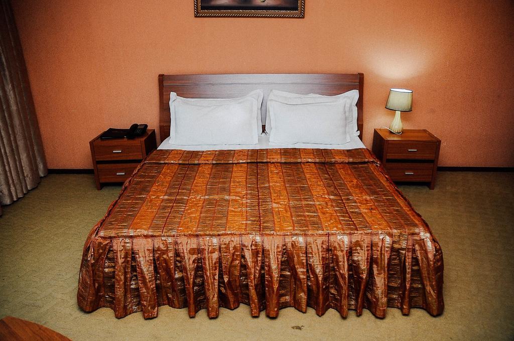 Dostyk Hotel Shymkent Exterior foto
