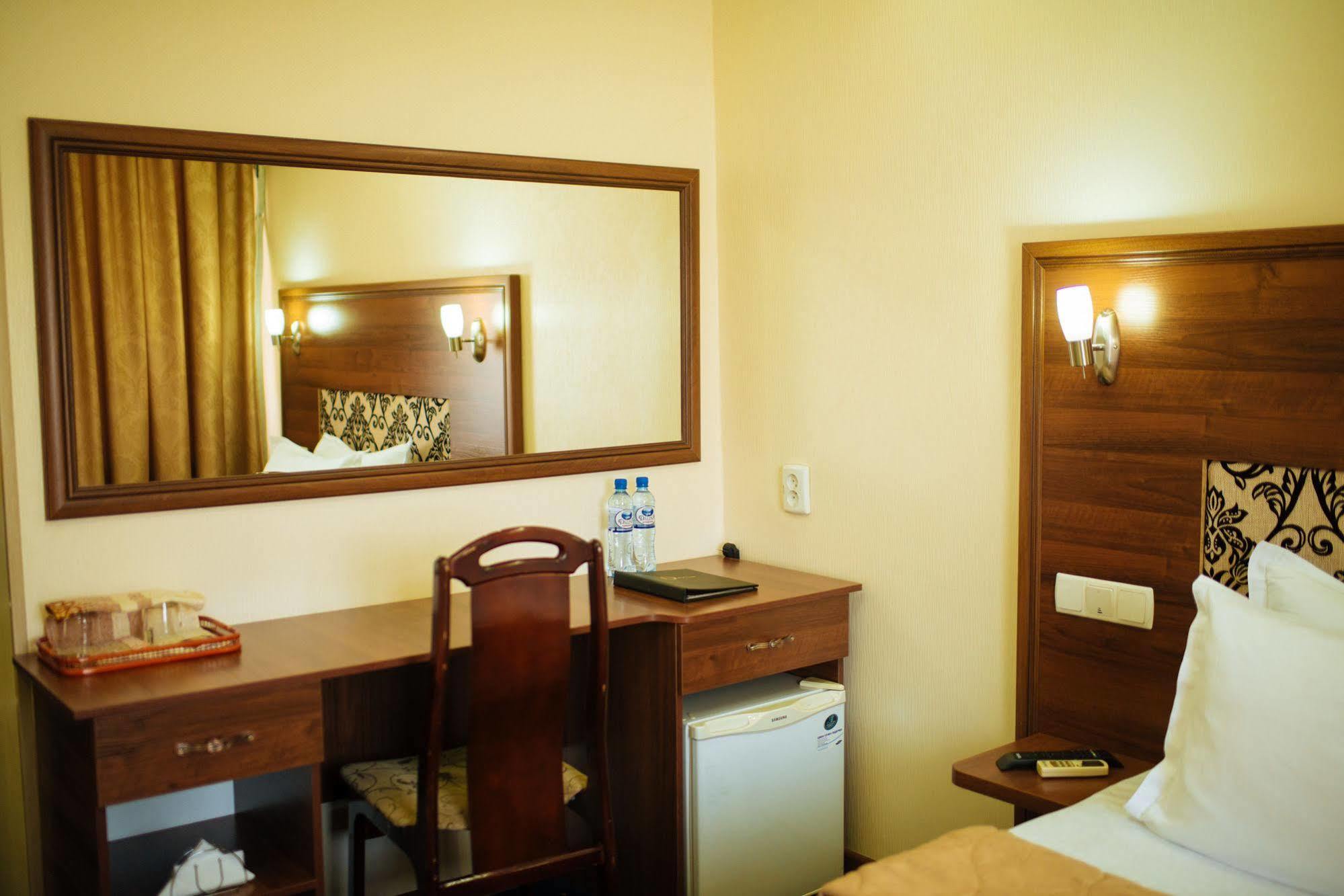 Dostyk Hotel Shymkent Exterior foto