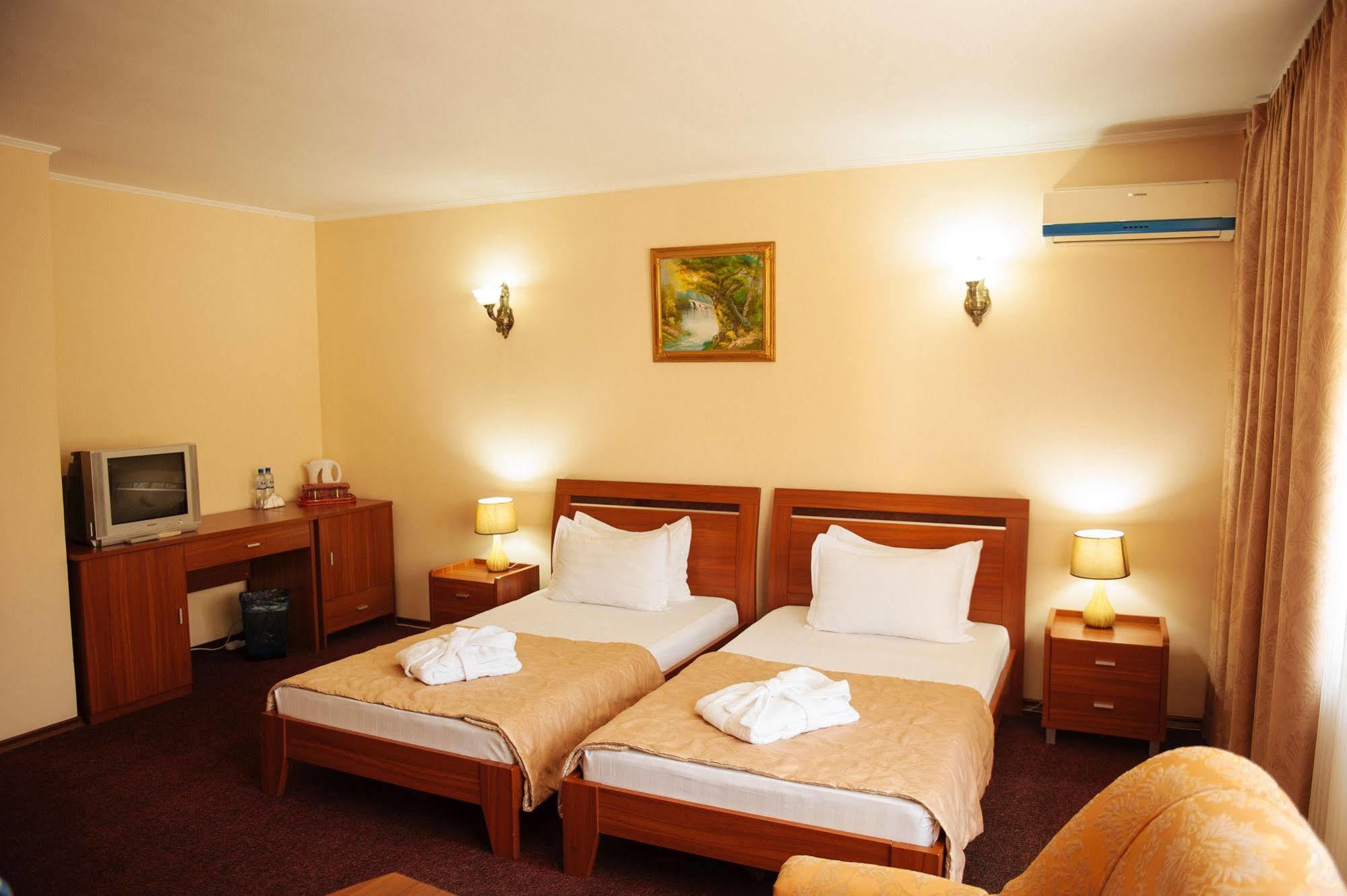Dostyk Hotel Shymkent Exterior foto